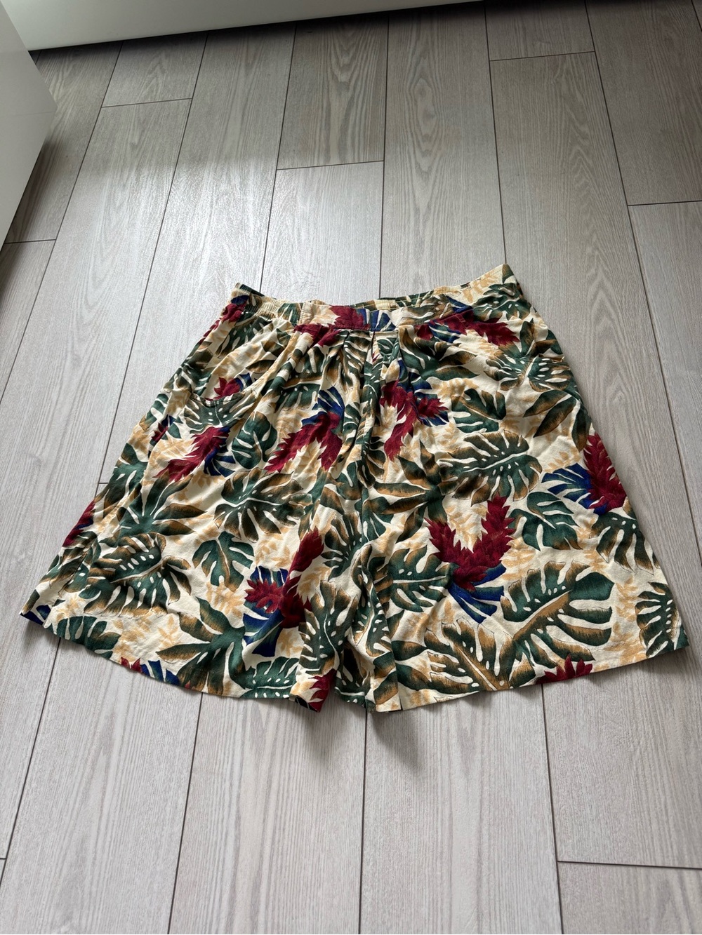 Hello Hatties Hawaiian original wide leg shorts XL tan green red summer vintage